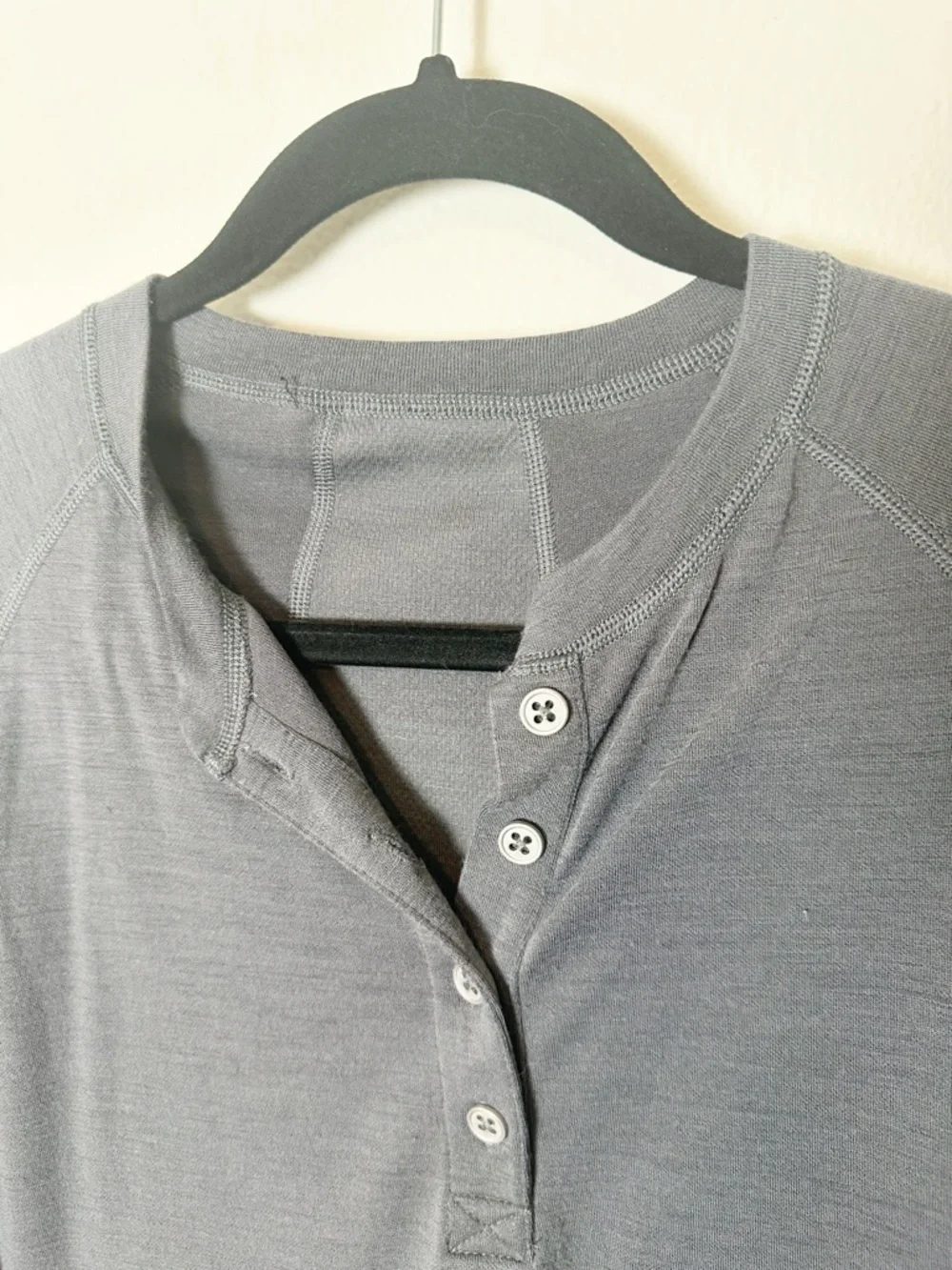Showers Pass Merino Wool Henley Long Sleeve Charcoal Grey Vented Back Large - Picture 3 of 7